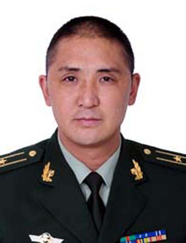 這是云南省普洱市公安邊防支隊(duì)勐馬邊防派出所政治教導(dǎo)員朱紹平。 為樹立和宣傳當(dāng)代青年的優(yōu)秀典型,引導(dǎo)和激勵(lì)全國(guó)廣大青年積極投身全面建設(shè)小康社會(huì)的偉大實(shí)踐,共青團(tuán)中央、全國(guó)青聯(lián)日前決定,授予習(xí)朝峰等30名同志第十四屆“中國(guó)青年五四獎(jiǎng)?wù)?#8221;榮譽(yù)稱號(hào)。新華社發(fā)