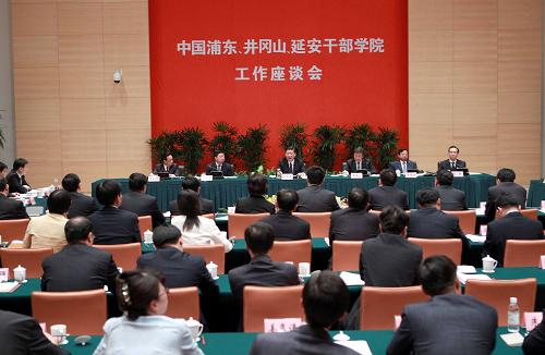 9月27日,中共中央政治局常委、中央書記處書記、國家副主席習(xí)近平在上海浦東干部學(xué)院出席干部教育培訓(xùn)工作座談會并講話。新華社記者劉衛(wèi)兵攝