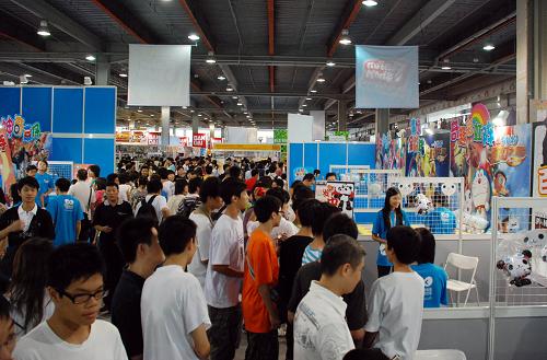 10月1日,在廣州開幕的穗港澳動(dòng)漫游戲展現(xiàn)場(chǎng)人頭攢動(dòng)。新華社發(fā)