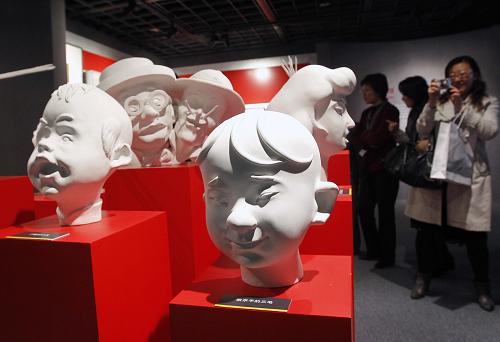 4月22日,上海漫畫館歷史陳列區(qū)內(nèi)展示的中國(guó)傳統(tǒng)漫畫中的經(jīng)典形象。當(dāng)日,上海動(dòng)畫博物館和上海漫畫博物館在張江高科技園區(qū)“動(dòng)漫谷”正式落成開放。上海動(dòng)畫、漫畫博物館是集展示、交流、科普、產(chǎn)業(yè)促進(jìn)等為一體的大型現(xiàn)代化專業(yè)動(dòng)漫藝術(shù)展館,以科普性、互動(dòng)性、趣味性為特色,內(nèi)設(shè)歷史陳列區(qū)、互動(dòng)體驗(yàn)區(qū)、多功能3D影院等展區(qū)。 新華社記者劉穎攝