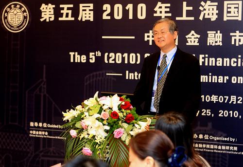 7月25日,臺灣金融研訓院院長許振明在演講。新華社記者 張明 攝