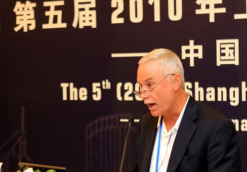 7月25日,美國道富銀行信托公司執(zhí)行副總裁兼首席技術官柯杰瑞在演講。新華社記者 張明 攝