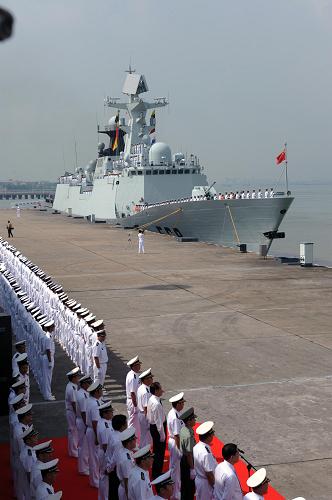 9月11日,海軍第五批護(hù)航編隊(duì)“廣州”艦、“巢湖”艦,順利回到祖國。新華社發(fā)(江山攝)