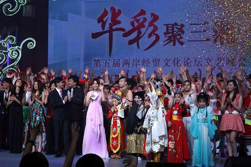 7月11日拍攝的晚會(huì)現(xiàn)場。新華社記者 劉衛(wèi)兵 攝