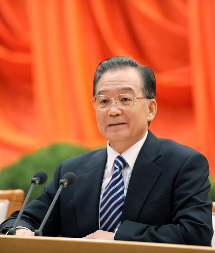 2月4日,中共中央政治局常委、國務(wù)院總理溫家寶在中央舉辦的省部級主要領(lǐng)導(dǎo)干部深入貫徹落實科學(xué)發(fā)展觀加快經(jīng)濟(jì)發(fā)展方式轉(zhuǎn)變專題研討班發(fā)表重要講話。中共中央政治局常委習(xí)近平出席,中共中央政治局常委李克強(qiáng)主持。新華社記者 馬占成 攝