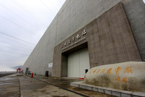 7月20日拍攝的三峽左岸電站外景。新華社發(fā)(夏林 攝)