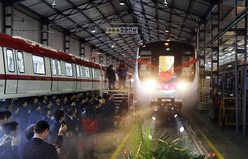 12月6日,港鐵項目首列車在下線儀式現(xiàn)場。新華社記者 王昊飛 攝