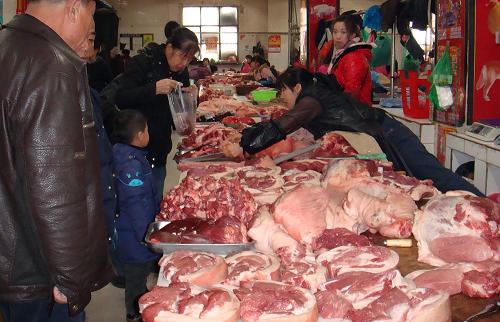 1月8日,琿春市民在市場正常買肉。新華社 發(fā)
