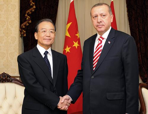 10月8日,正在土耳其進(jìn)行正式訪問的國(guó)務(wù)院總理溫家寶在土耳其首都安卡拉與土耳其總理埃爾多安舉行會(huì)談。新華社記者謝環(huán)馳攝