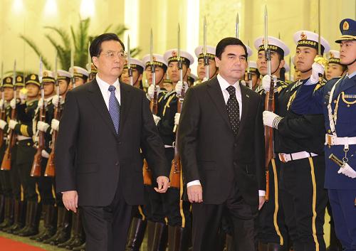 11月23日,中國國家主席胡錦濤在北京人民大會堂舉行儀式,歡迎土庫曼斯坦總統(tǒng)別爾德穆哈梅多夫。新華社記者 馬占成 攝
