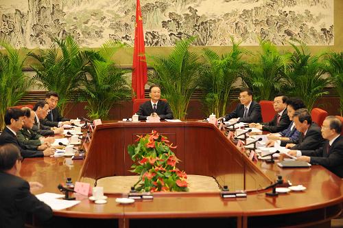 8月10日,國務(wù)院總理溫家寶主持召開國務(wù)院全體會議,決定任命崔世安為中華人民共和國澳門特別行政區(qū)第三任行政長官,任期自2009年12月20日起至2014年12月19日止。 新華社記者 饒愛民 攝