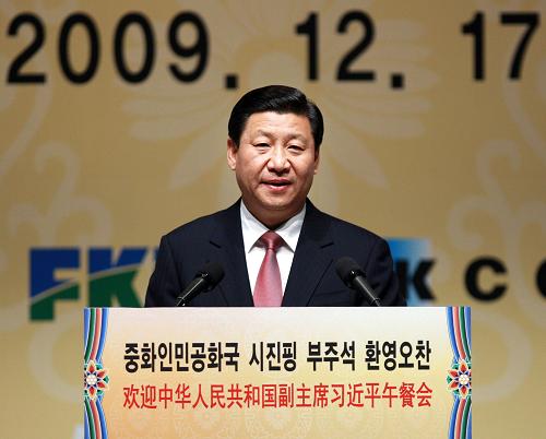 12月17日,正在韓國進(jìn)行正式訪問的中國國家副主席習(xí)近平在首爾出席韓國四大經(jīng)濟(jì)團(tuán)體舉行的歡迎午餐會(huì)并發(fā)表講話。 新華社記者 何璐璐 攝
