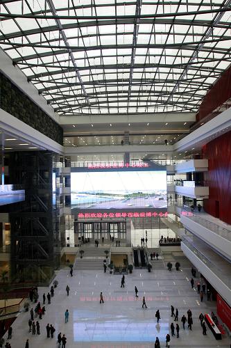 12月25日拍攝的世博中心內(nèi)景。新華社記者 任瓏 攝