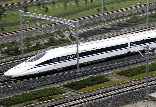 9月28日,國產(chǎn)“和諧號”CRH380A新一代高速動車組正快速駛離上海虹橋站。當日,國產(chǎn)“和諧號”CRH380A新一代高速動車組,在滬杭高鐵從杭州到上海虹橋試運行途中,最高時速達到416.6公里,再次刷新運營試驗最高速。新華社記者 陳飛 攝