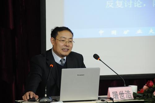 4月12日,中國礦業(yè)大學礦業(yè)工程學院院長屠世浩主講首期培訓課程。新華社發(fā)(沈鵬 攝)