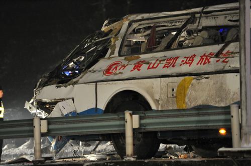 1月5日,事故車輛損毀嚴(yán)重。新華社記者 劉續(xù) 攝