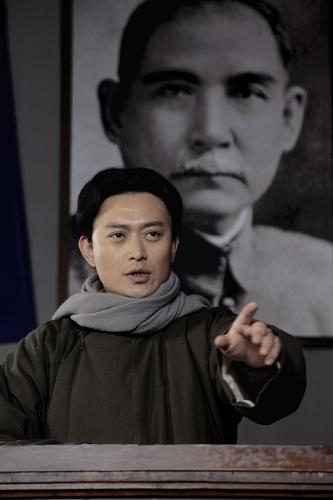 圖為電視劇《開天辟地》中黃海冰扮演的毛澤東劇照(1月24日攝)。新華社記者 公磊 攝