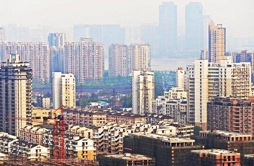 浙江省杭州市錢塘江畔一處建設(shè)中的商品房住宅區(qū)(2011年4月20日攝)。浙江省統(tǒng)計局最新公布的數(shù)據(jù)顯示,2011年,浙江省商品房銷售面積為3827萬平方米,同比下降20.5%。這一降幅比2011年一季度、上半年、前三季度分別擴(kuò)大15.0、12.1和5.2個百分點。其中,住宅銷售同比降幅最大,達(dá)21.6%;商業(yè)營業(yè)用房次之,為18.2%;辦公樓同比下降16.9%。新華社記者 譚進(jìn) 攝