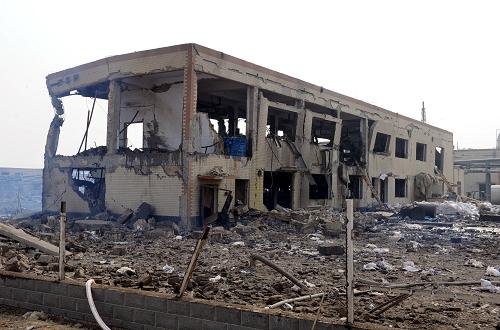 這是爆炸事故中損壞的車間(2月28日攝)。當日9時30分左右,河北省趙縣河北克爾化工有限公司一號車間發(fā)生爆炸事故,目前已造成12人死亡,40余人受傷。事故發(fā)生后,河北省和石家莊市領導迅速趕到事故現(xiàn)場成立了現(xiàn)場指揮部指揮搶險救援工作。截止記者發(fā)稿時,搜救工作仍緊張進行中。新華社記者 楊世堯 攝