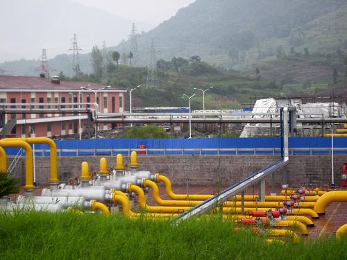 這是8月31日拍攝的四川省達(dá)州市宣漢縣境內(nèi)普光氣田天然氣凈化廠(chǎng)的川氣東送工程起點(diǎn)加壓站。新華社發(fā)(鄧良奎 攝)