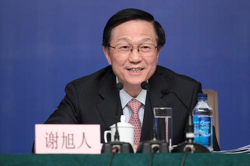 十一屆全國人大四次會議記者會在京舉行 3月7日,財政部部長謝旭人在回答記者提問。 當(dāng)日,十一屆全國人大四次會議記者會在北京梅地亞中心多功能廳舉行,財政部部長謝旭人和財政部副部長王軍就財政政策和有關(guān)問題回答記者提問。 新華社記者 邢廣利 攝