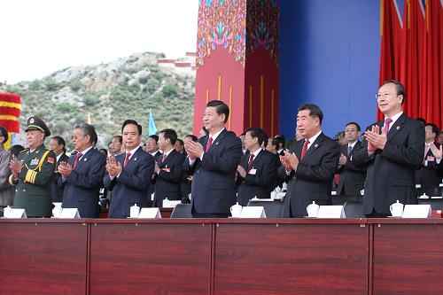 西藏和平解放60周年慶祝大會(huì)在拉薩舉行 7月19日,西藏和平解放60周年慶祝大會(huì)在拉薩舉行。以中共中央政治局常委、國家副主席、中央軍委副主席習(xí)近平為團(tuán)長的中央代表團(tuán)出席慶祝大會(huì)。 新華社記者 丁林 攝