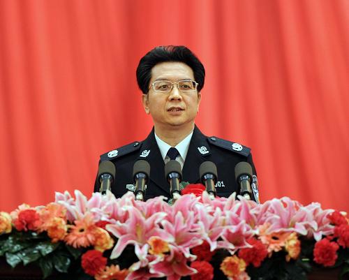 12月27日,中國2010年上海世界博覽會總結(jié)表彰大會在北京人民大會堂隆重舉行。這是上海世博會先進(jìn)集體代表、上海市市長助理、市公安局局長張學(xué)兵在發(fā)言。新華社記者 李濤 攝