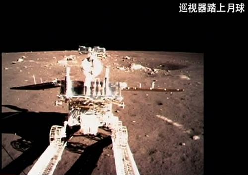 這是“嫦娥三號(hào)”著陸器巡視器正在進(jìn)行分離的畫面。新華社發(fā)