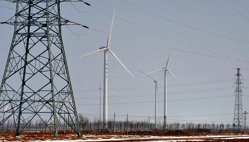 并網(wǎng)發(fā)電的大港沙井子風電場(2月15日拍攝)。當日10時,天津目前最大容量風電場——大港沙井子風電場一期工程并網(wǎng)發(fā)電。一期工程容量為50兆瓦,每年可向天津濱海新區(qū)電網(wǎng)輸送1億千瓦時綠色電能,節(jié)約標準煤3萬噸。 據(jù)介紹,大港沙井子風電項目分四期建設(shè),總投資約20億元人民幣,規(guī)劃總規(guī)模200兆瓦,為目前天津地區(qū)規(guī)劃最大容量風電場。工程預計于2012年底全部建成,屆時每年可向天津電網(wǎng)提供約4億千瓦時的綠色電能,相當于每年節(jié)約標準煤13.6萬噸。新華社記者 劉海峰 攝