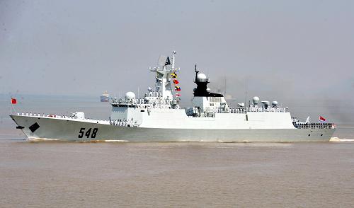 中國海軍第12批護(hù)航編隊(duì)赴亞丁灣、索馬里海域執(zhí)行護(hù)航任務(wù) 7月3日,中國海軍“益陽”號導(dǎo)彈護(hù)衛(wèi)艦從浙江舟山啟航。 當(dāng)日,由中國海軍“益陽”號、“常州”號導(dǎo)彈護(hù)衛(wèi)艦和“千島湖”號綜合補(bǔ)給艦組成的海軍第12批護(hù)航編隊(duì)從舟山啟航,赴亞丁灣、索馬里海域接替執(zhí)行護(hù)航任務(wù)。 新華社發(fā)(胡社友 攝)
