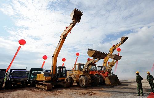 5月30日,云南大理至瑞麗鐵路保瑞(保山至瑞麗)段建設(shè)動員會在云南省德宏傣族景頗族自治州瑞麗市舉行。新華社記者藺以光攝