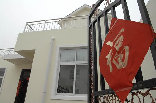 位于河南省新鄭的移民新村里的一戶新房(8月5日攝)。新華社發(fā)(李博 攝)