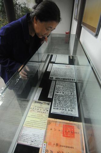 9月29日,觀眾在杭州連橫紀念館觀看“辛亥革命與臺灣同胞”展覽。新華社發(fā)(朱引煒 攝)