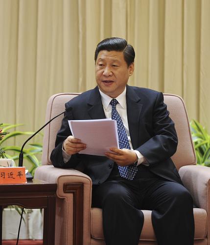 11月4日,中共中央政治局常委、國(guó)家副主席、中央軍委副主席習(xí)近平在北京人民大會(huì)堂出席紀(jì)念中央革命根據(jù)地創(chuàng)建暨中華蘇維埃共和國(guó)成立80周年座談會(huì)并發(fā)表講話。新華社記者 李學(xué)仁 攝