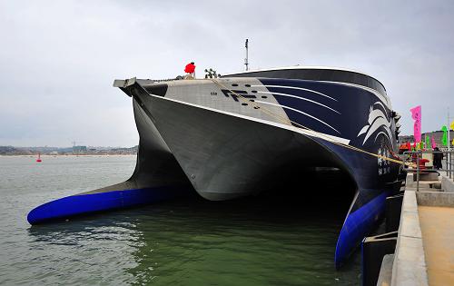 這是停在碼頭上的“海峽號”穿浪型高速客滾船(11月29日攝)。新華社記者 魏培全 攝