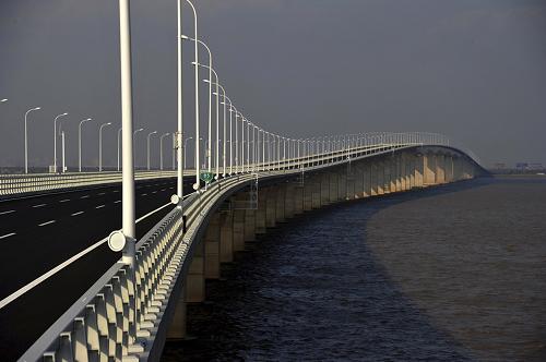 12月16日拍攝的即將通車的崇啟大橋。新華社發(fā)(鄭憲章 攝)