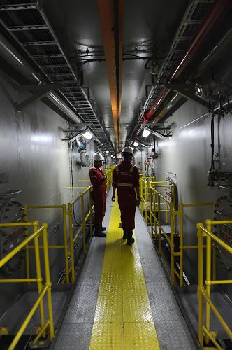 這是5月8日拍攝的“海洋石油981”底艙通道。新華社記者 金良快 攝