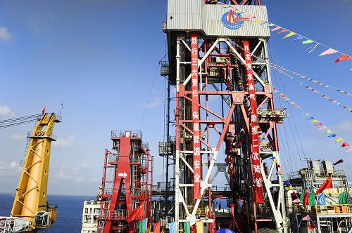 5月8日拍攝的“海洋石油981”井架。新華社記者 金良快 攝