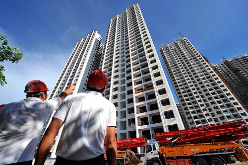 這是海口市鳳翔花園經(jīng)濟(jì)適用房小區(qū)建設(shè)工地(2012年5月10日攝)。新華社發(fā)(資料照片)