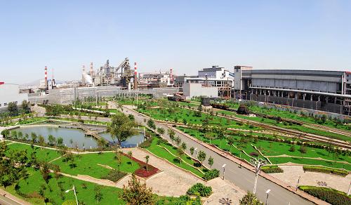 這是河北鋼鐵集團(tuán)邯鋼廠區(qū)中心花園(2012年5月26日攝)。新華社發(fā)