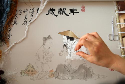 6月9日,一位繡娘在南通“非遺工坊”表演被列入國(guó)家級(jí)非物質(zhì)文化遺產(chǎn)名錄的南通仿真繡。新華社發(fā)(丁曉春 攝)