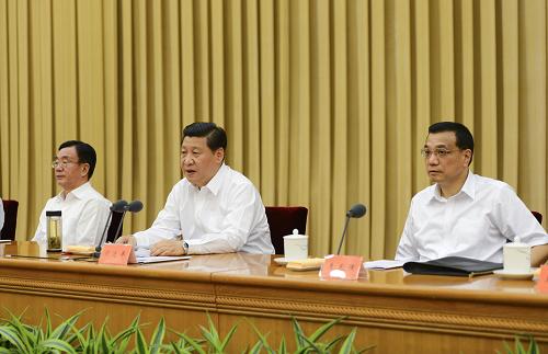 7月24日,中共中央政治局常委、中央書記處書記、國家副主席習(xí)近平在北京舉行的省部級(jí)主要領(lǐng)導(dǎo)干部專題研討班結(jié)業(yè)式上作總結(jié)講話。中共中央政治局常委李克強(qiáng)、賀國強(qiáng)出席會(huì)議。 新華社記者 李學(xué)仁攝