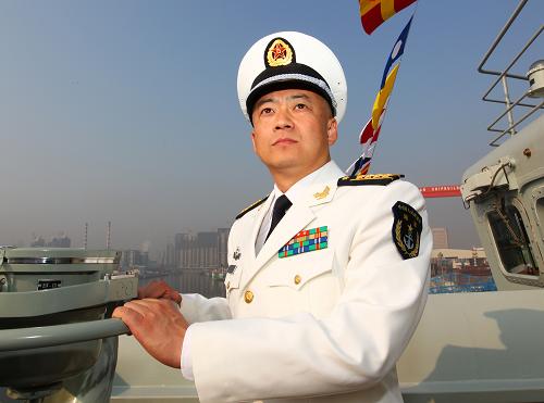 中國第一艘航空母艦“遼寧艦”艦長張崢,1969年出生于浙江長興,海軍大校軍銜,研究生學(xué)歷(9月24日攝)。新華社記者 查春明 攝