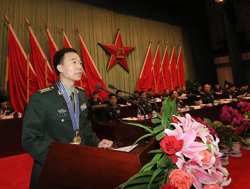 這是航天員代表景海鵬在大會(huì)上發(fā)言。新華社記者 李剛 攝