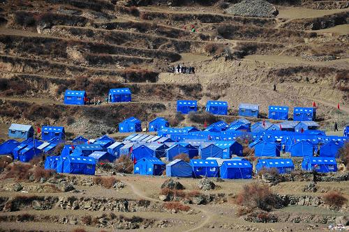 這是黑多村空地上搭建的臨時安置點(2月12日攝)。新華社記者 陳斌 攝