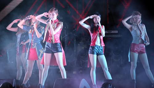 5月4日,香港組合Super Girls在“五四青年音樂節(jié)”上表演。新華社記者 李鵬 攝
