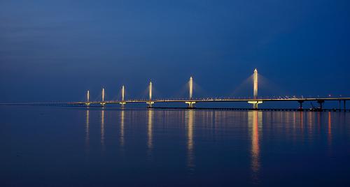 這是嘉紹大橋夜景(7月1日攝)。新華社發(fā)(袁云 攝)