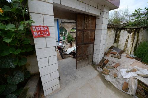 7月28日,在延安暴雨重災(zāi)區(qū)延川縣文安驛鎮(zhèn)上驛村,所有成為危窯的窯洞都禁止村民居住。新華社記者 李一博 攝