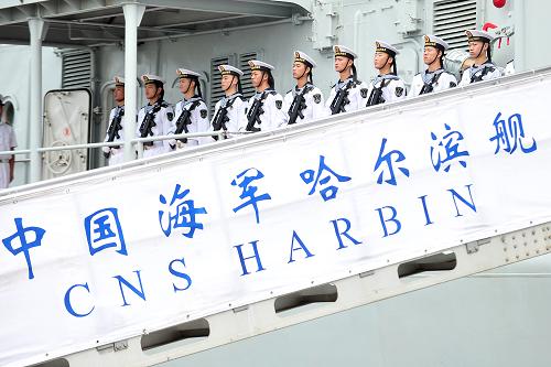 9月5日,中國海軍導(dǎo)彈驅(qū)逐艦哈爾濱艦抵達(dá)新加坡樟宜海軍基地。新華社發(fā)(鄧智煒 攝)