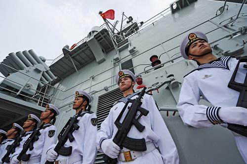 9月5日,中國海軍導(dǎo)彈驅(qū)逐艦哈爾濱艦抵達(dá)新加坡樟宜海軍基地。新華社發(fā)(鄧智煒 攝)